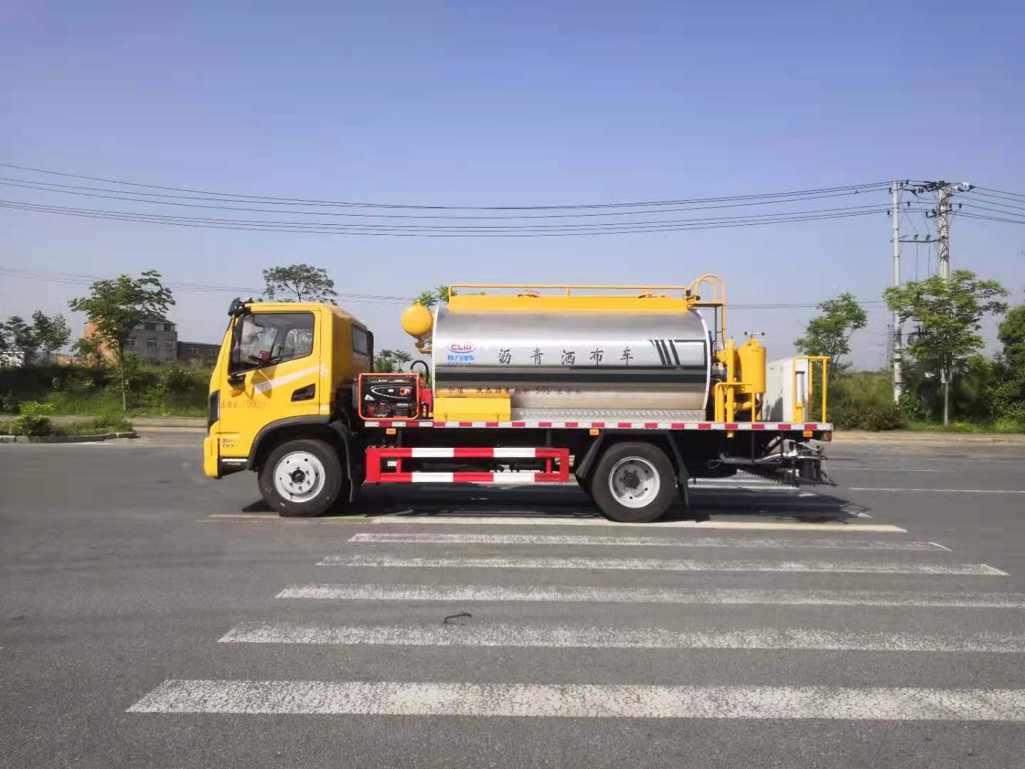 國(guó)六東風(fēng)華神6.3立方智能型瀝青灑布車