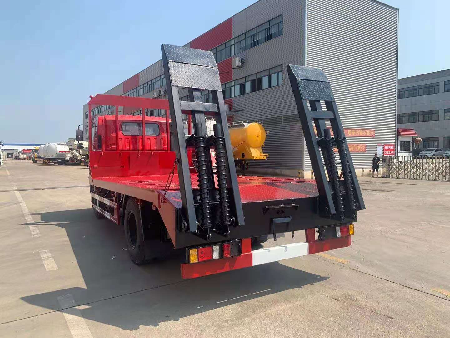 國六福田瑞沃單橋平板車側(cè)面圖片