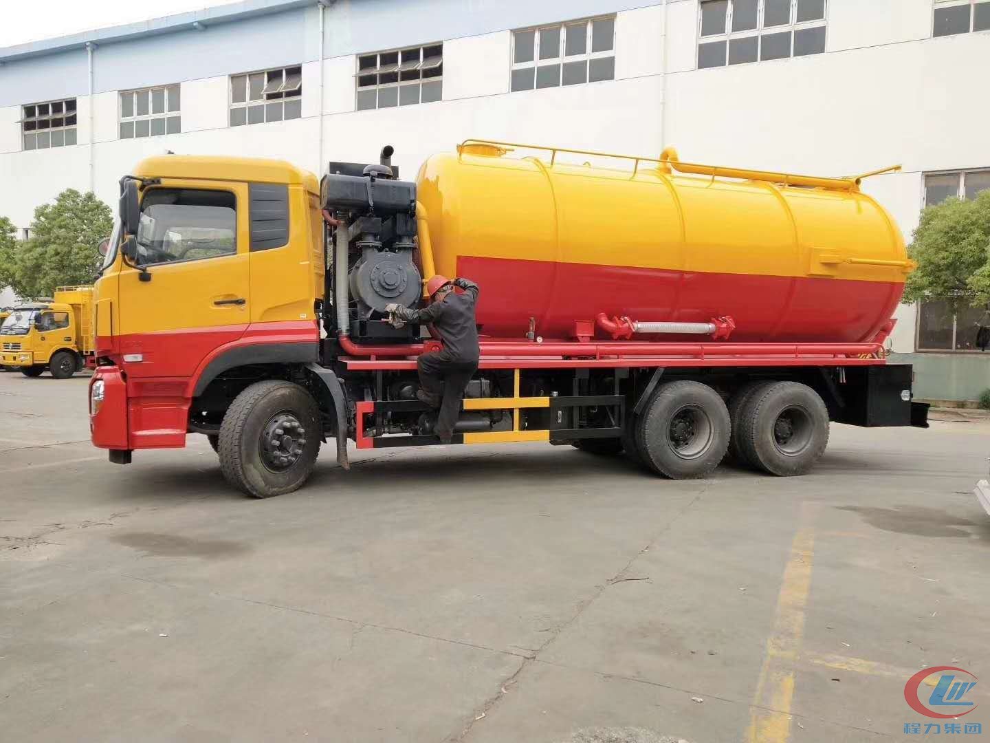 吸污車
