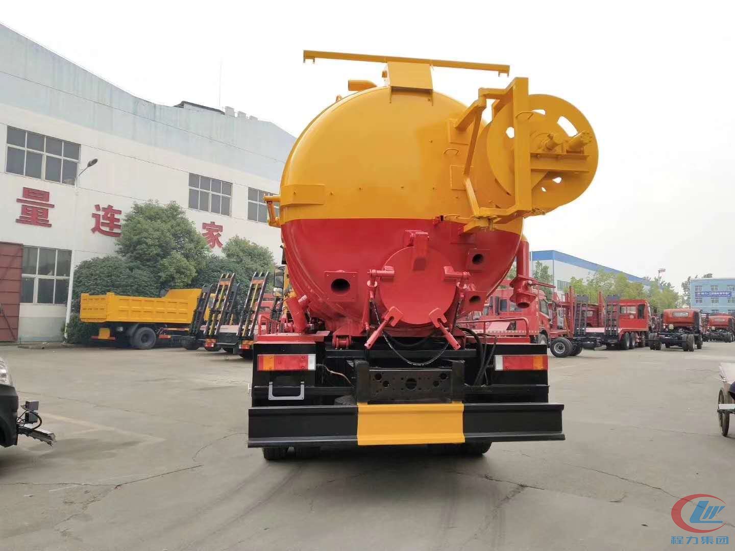 吸污車