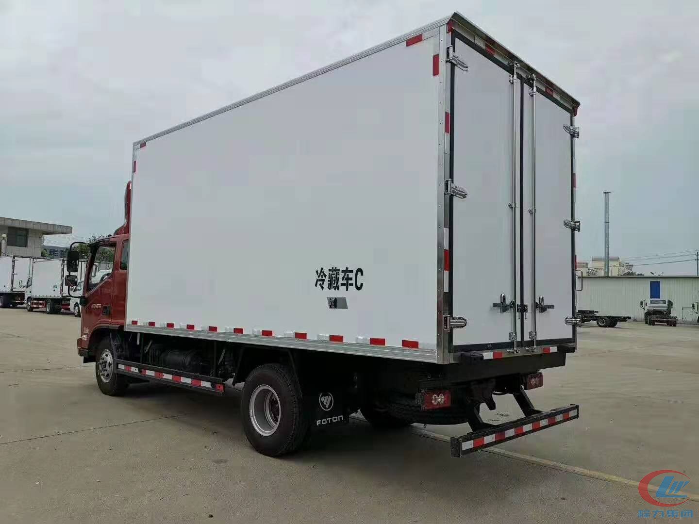 程力福田奧鈴冷藏車(chē)(廂長(zhǎng)6米)側(cè)面圖