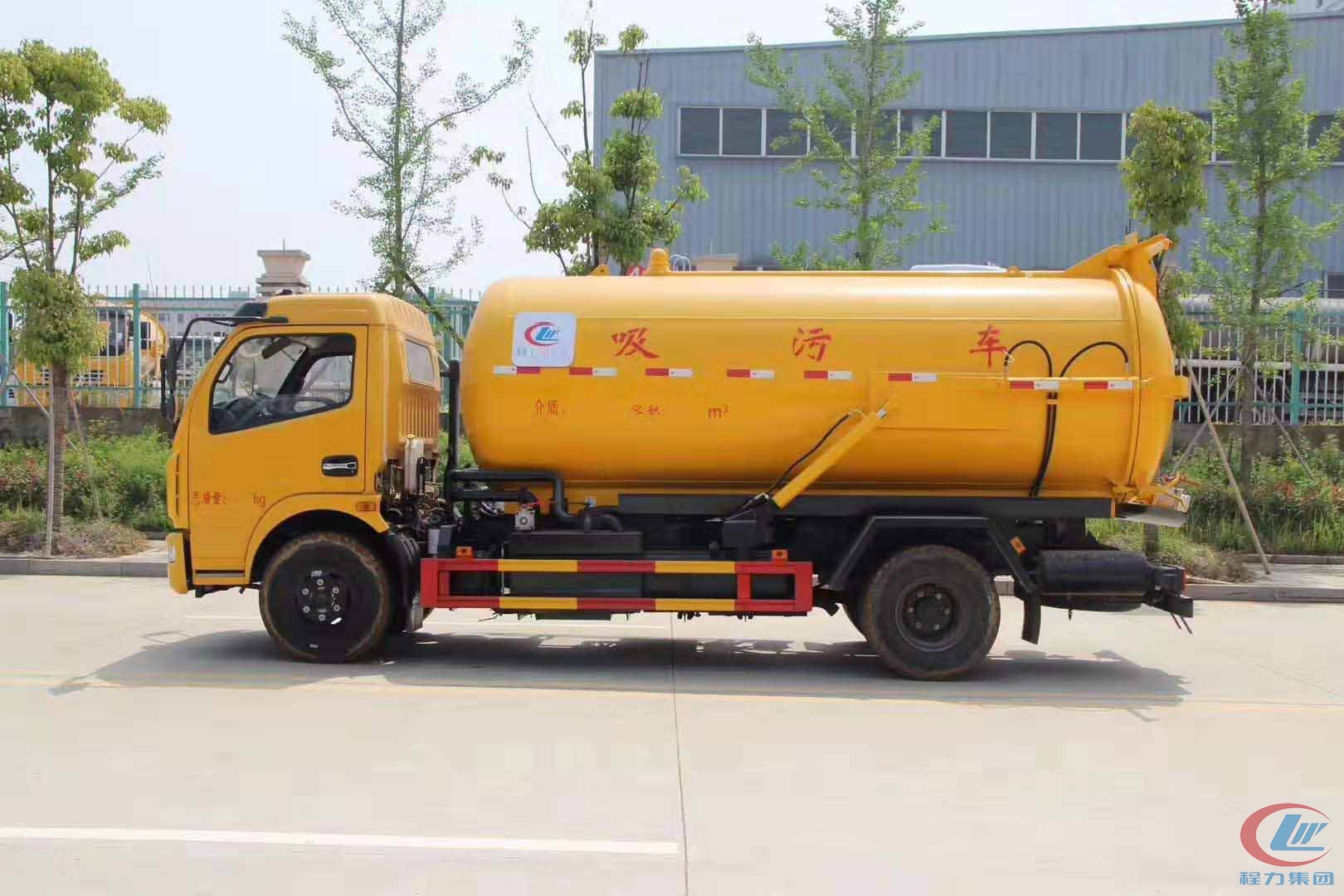 東風(fēng)多利卡D7吸污車(chē)