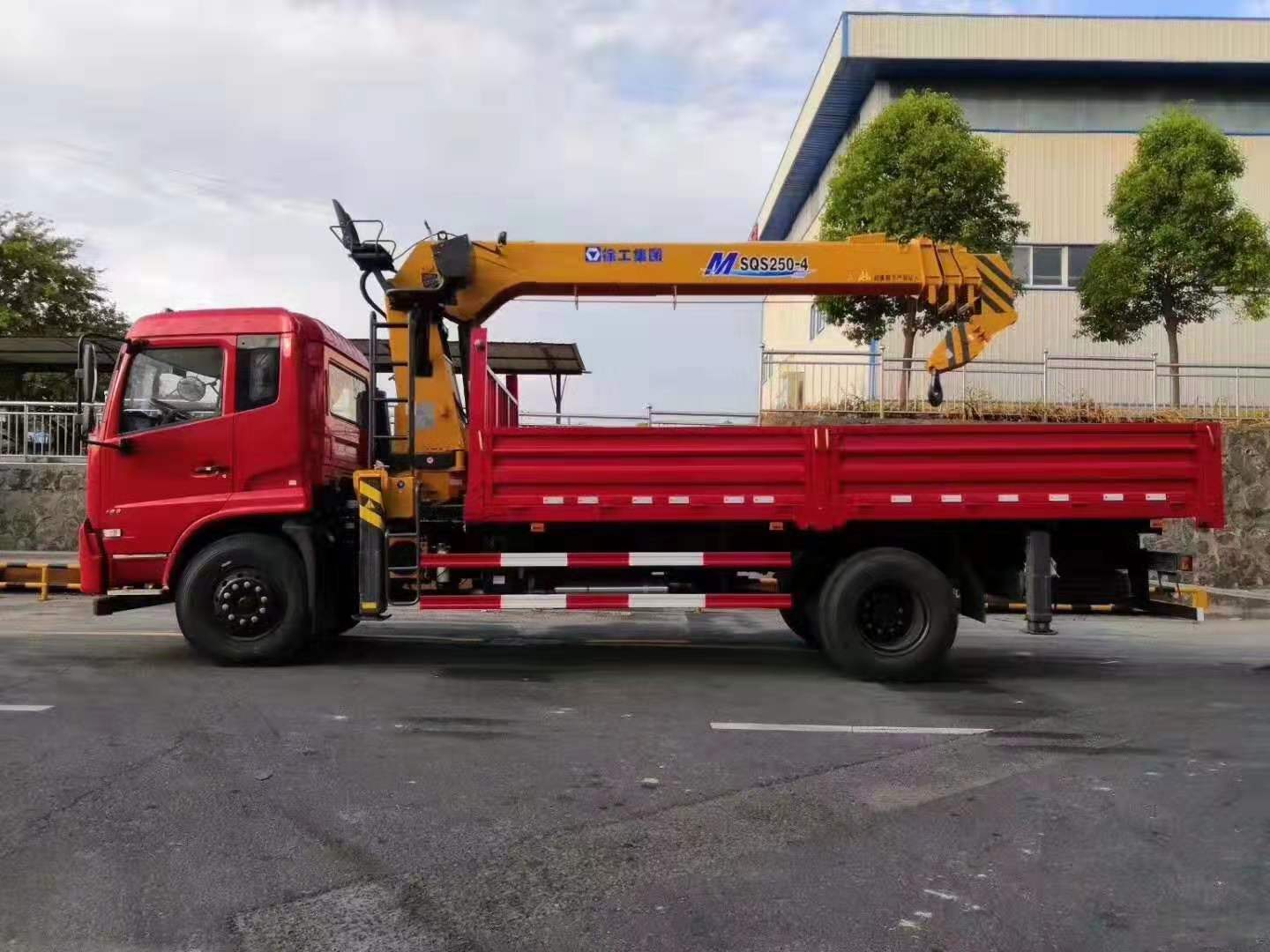 東風天錦隨車吊徐工吊機