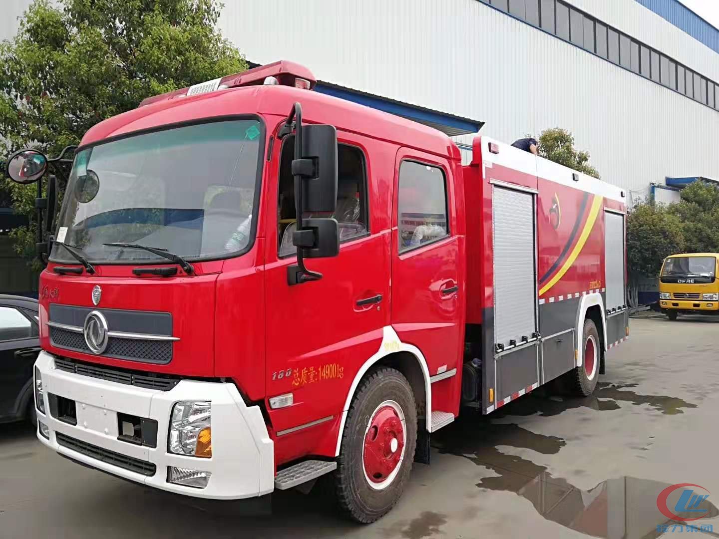 程力集團(tuán)東風(fēng)泡沫消防車(chē)側(cè)面圖