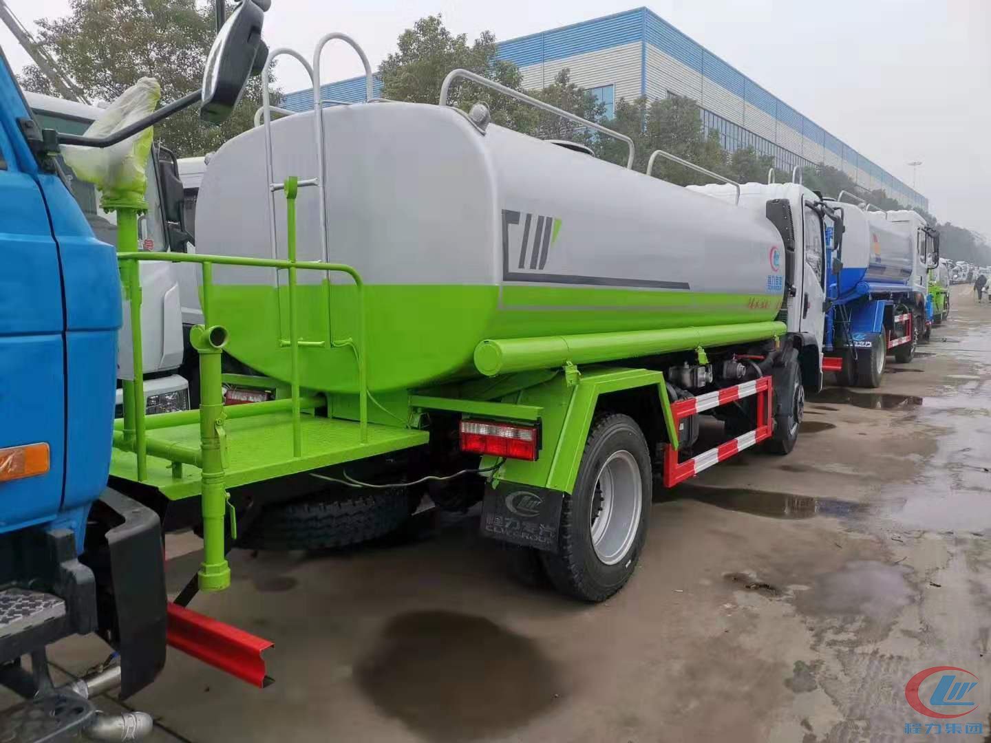 九方灑水車(chē)