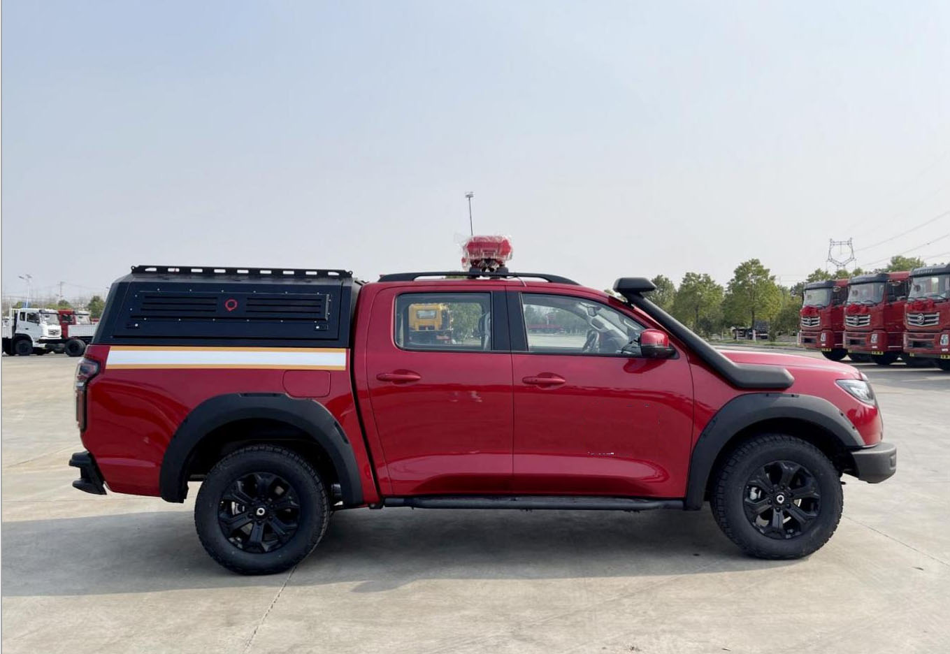 程力長城炮四驅(qū)裝備運(yùn)輸車
