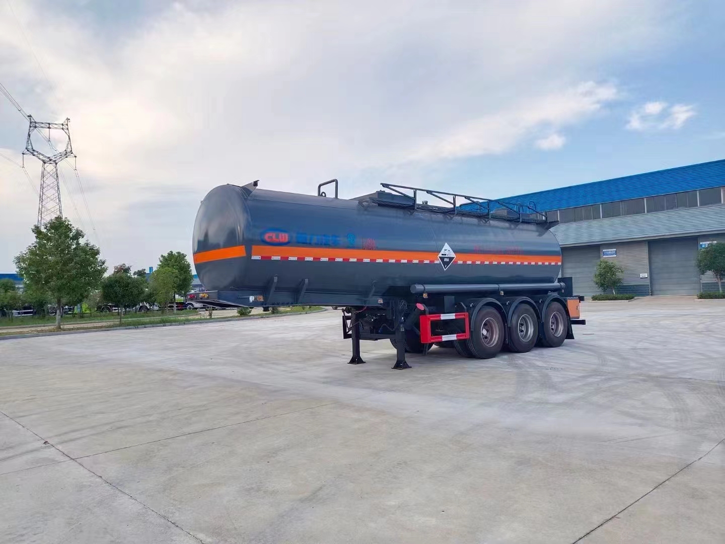 腐油性物品26立方罐式運(yùn)輸半掛車(chē)