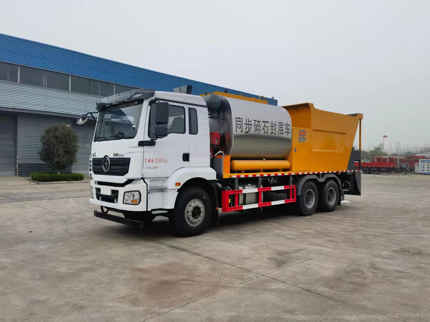 程力公路養(yǎng)護(hù)系列國六陜汽德龍同步碎石封層車