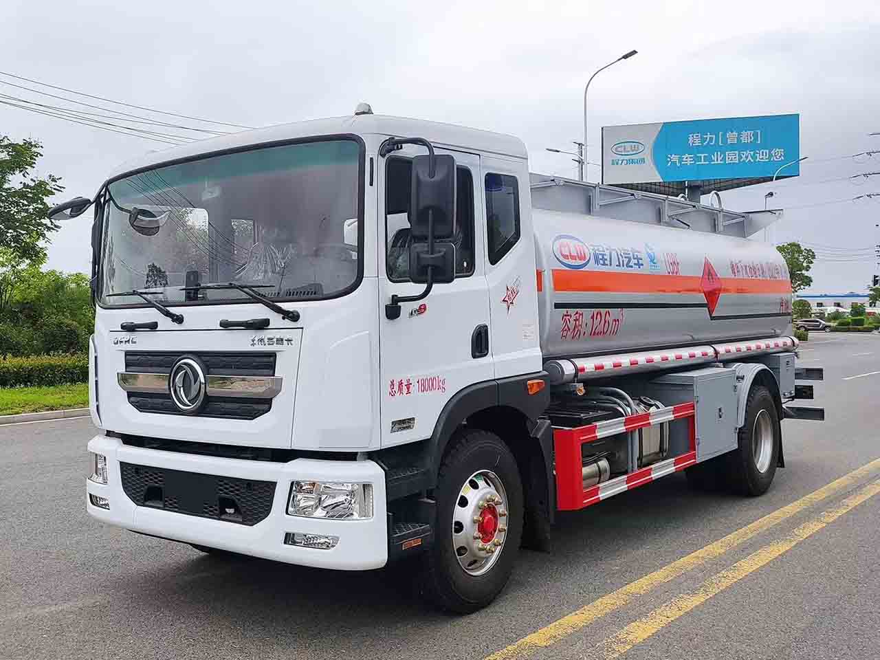 國六東風多利卡D9灑水車