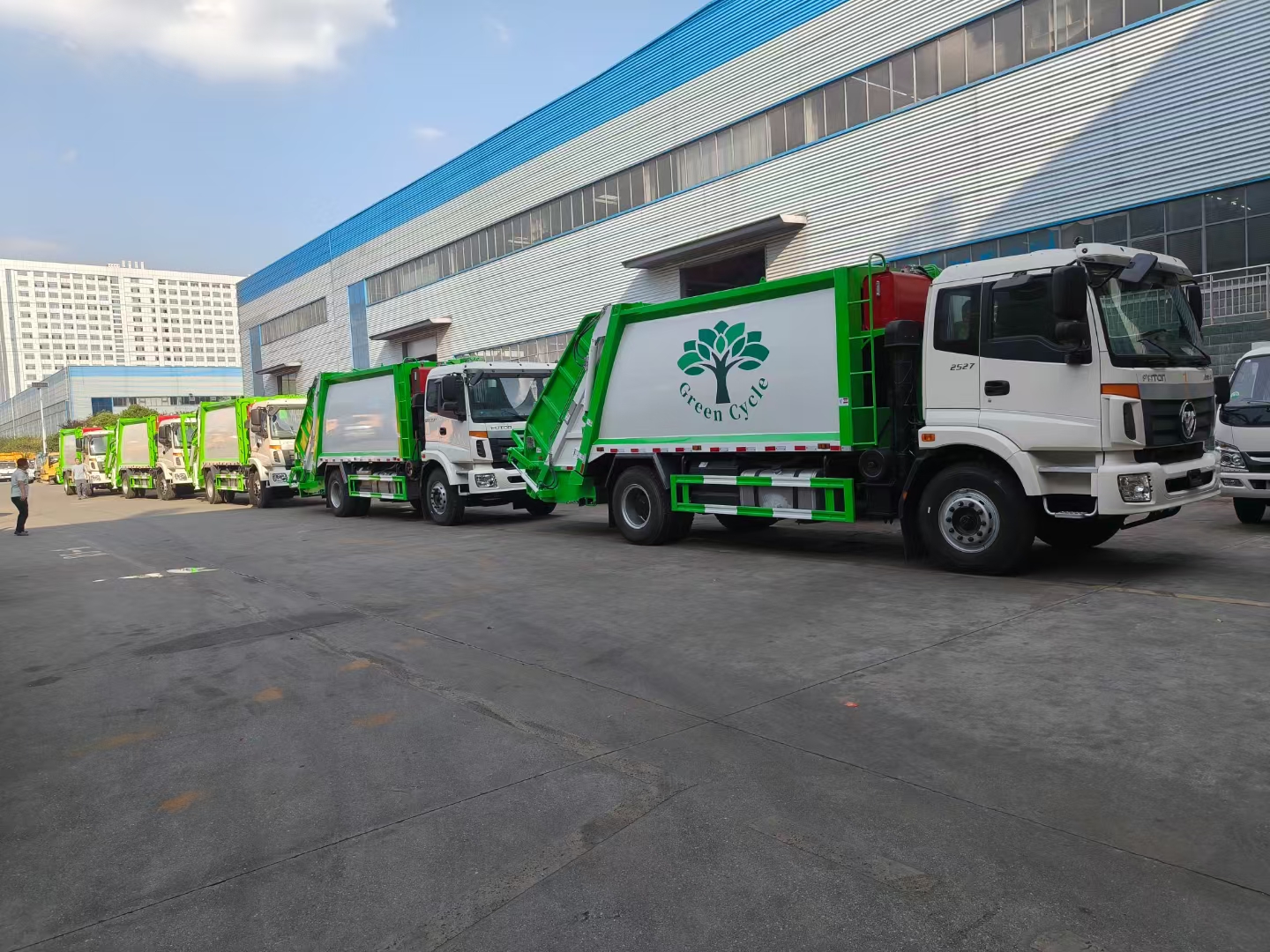 福田歐曼16立方出口壓縮垃圾車(chē)批量發(fā)車(chē)